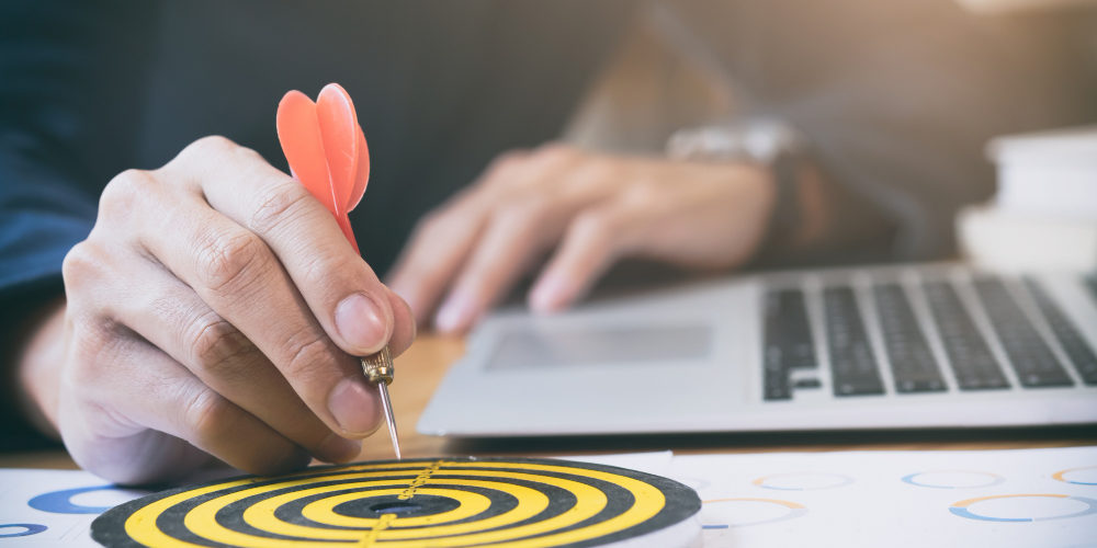 business-strategy-success-target-goals (3)